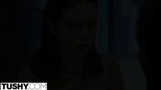 Lana Rhoades seggét egy csoki krapek bassza