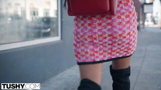 Zoe Bloom élvezi ha hátsó bejáratba basszák