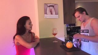 18 éves tini baszása a bárban