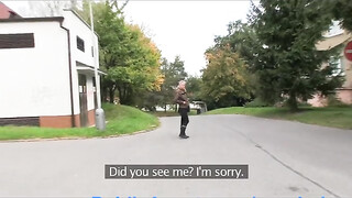 Világos Szőke tini kiscsaj a raktárban közösül