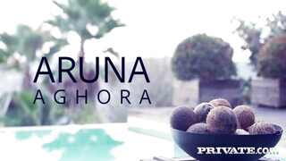 Aruna Aghora pici puncija finoman megkúrelva