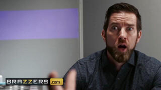 Brazzers - Cali Carter a hatalmas cickós tini