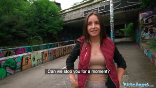 Public Agent - Jenna J Ross a híd alatt közösül