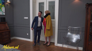 Mature.nl - Öreg asszony análba rakva