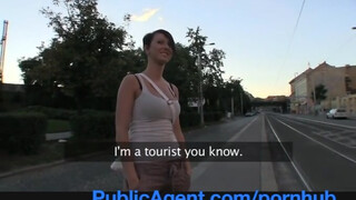 PublicAgent - Rövid hajú csaj kúrni akar