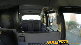 FakeTaxi - leszbikus lányok egymást kinyalják