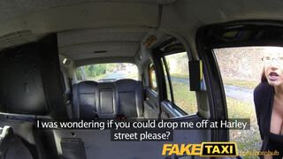 FakeTaxi - méretes tőgyes Milf szétbaszatja magát a Taxiban