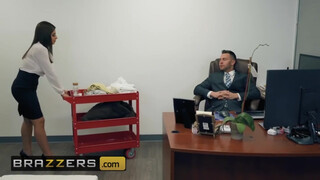 Brazzers - Ella Knox az óriás cicis latin amerikai kisasszony