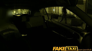 FakeTaxi - Olasz csajszi a taxiban kúrel