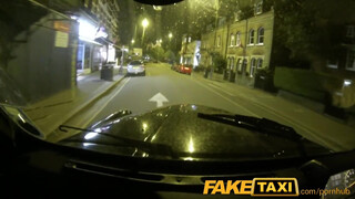 FakeTaxi utcán álló kisasszony szeret szopni
