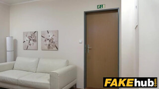 Fake Agent - német tini nőci ki akarja próbálni a pornózást