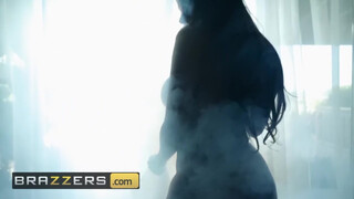Brazzers - kerek formás seggű hölgyemény a fürdőkádban