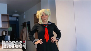 Mofos - Sweetie Fox a cosplayes picsa hátsó bejáratba tolva