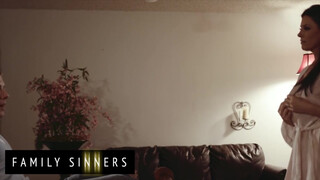 FamilySinners - India Summer a férje fiával közösül félre