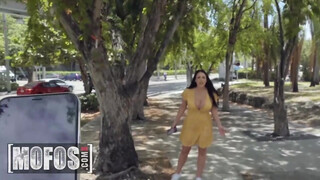 Mofos - Angela White élvezi ha alaposan basszák