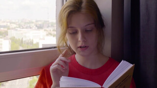 ULTRAFILMS - bombázó tini spiné begerjed egy könyvre