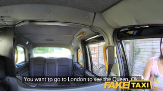 FakeTaxi - Latin Amerikai spiné közösül a taxissal