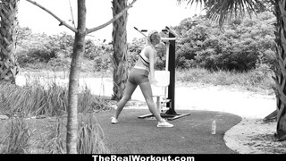 TheRealWorkout - Fitnesz vlogger és a hatalmas bőrös virsli esete