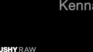 TUSHYRAW - Kenna James szűk feneke megkúrelva