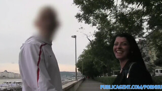 PublicAgent - Vivien Bell a bombázó roma picsa