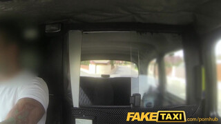 FakeTaxi - spriccelős puncijú prágai picsa