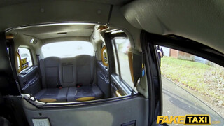 Fake Taxi - Victoria Summers megdöngetve a taxiban