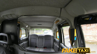 FakeTaxi - Ella Hughes a dögös vörös hajú hölgyemény