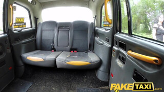 Fake Taxi - Csöcsös nőci kefél a hátsó ülésen