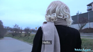Public Agent - világos szőke csoki kisasszony és a vastag fallosz