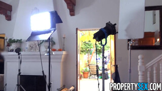 PropertySex - Riley Reid mint ingatlanos tini kiscsaj