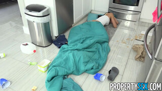 PropertySex - Alexis Tae a konyhában közösül