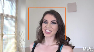 Tiffany Doll kettő pélót kap a segglukába