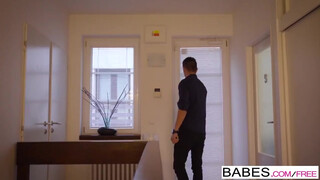 Babes - Paula Shy a méretes cickós nőci