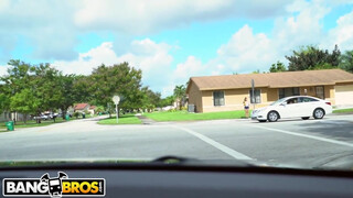 BANGBROS - latin amerikai lány lógós méretes csöcsei