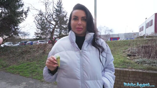 Public Agent - Arish a hatalmas keblű ukrán milf