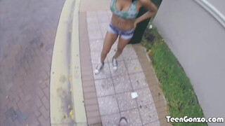 TEENGONZO - Anya Ivy a izgató méretes kannás barna picsa
