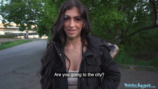 Public Agent - Alicia Trece a fogszabályzós latin amerikai spiné