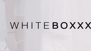 WHITEBOXXX - csodaszép, szexi hölgyemény az ágyban