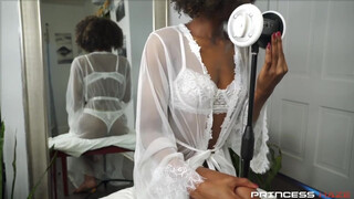 PrincessHaze a fullos fekete kiscsaj
