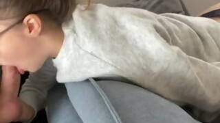 TinyTaya meghágva hátulról
