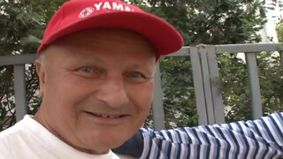Gyuribácsi és a haverja kúrják a pinát