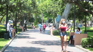 Izgató méretes cickós venezuelai csajszi