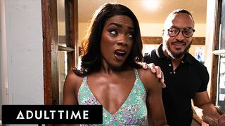 Unatkozó feleség Ana Foxxx párnán közösül és megdugja kedvelő férje!