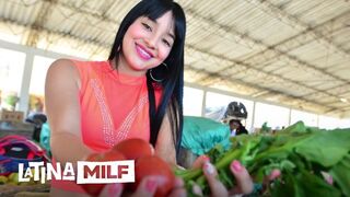 Sofia Galindo forró latin amerikai seggét alaposan megdugják lucskos muffban