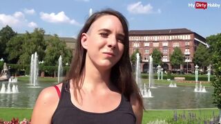 Német turista kisasszony kültéri anális szexelése