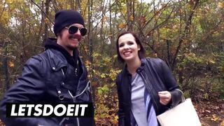 Hatalmas csöcsű barna hajú német bige felvétel a hatalmas kombiban vad baszásra