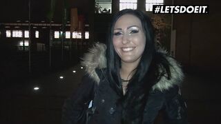 Mira grey német csoki szajha kúrja az idegent pénzért a buszon