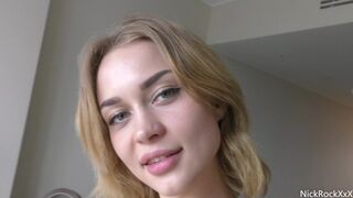 Loren Strawberry szűke tini bulát anal dugással hódít a szállodában
