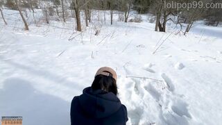 Ázsiai fitnesz lány alaposan bekúrva a hidegben -20°c-on