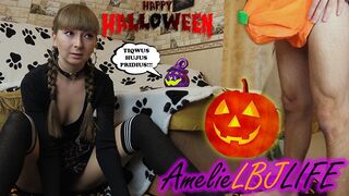 Kicsike boszorkány megidézi a méretes dákót és alaposan megbasszák, hogy beleélvezzen a puncijába - halloween 2020
